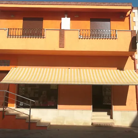 ゲストハウス Domos Loru 3*